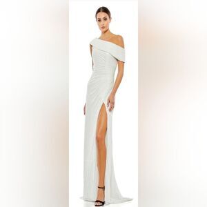 Mac Duggal 26550 Sequined Drop Shoulder Gown NWT Size 6 White